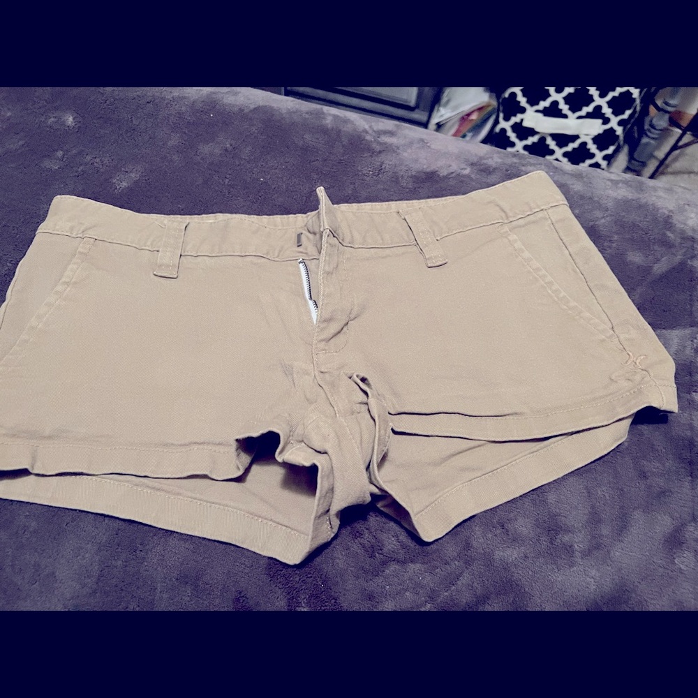 Womens shorts. Low rise side front pockets and back pockets.
